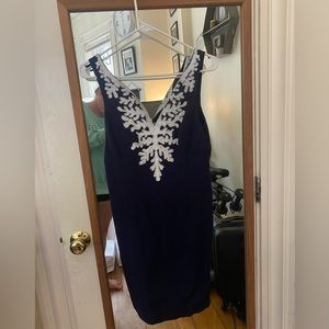 Lily Pulitzer Navy and White Shift Dress Size 6